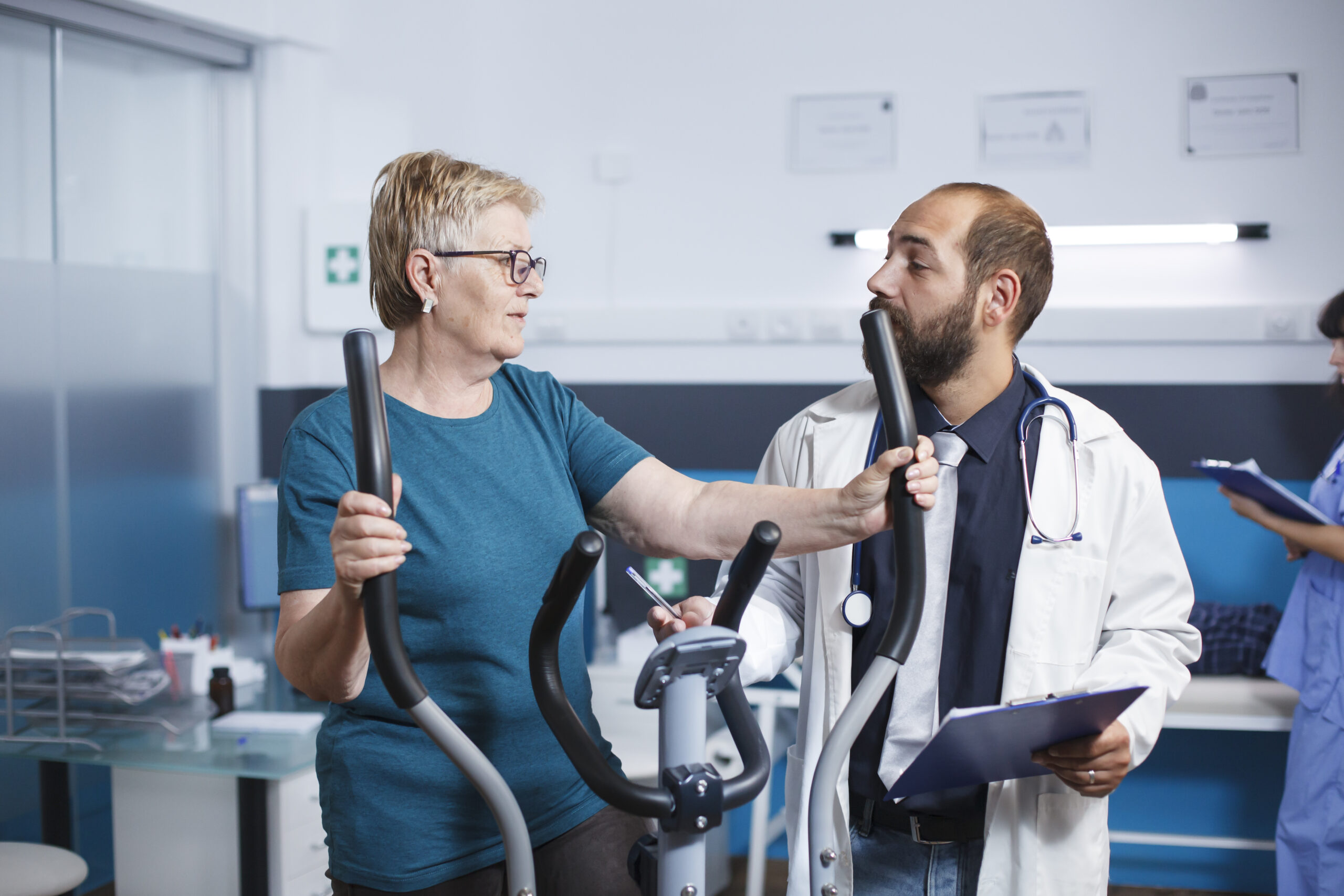Elderly patient engages in cardiopulmonary physiotherapy